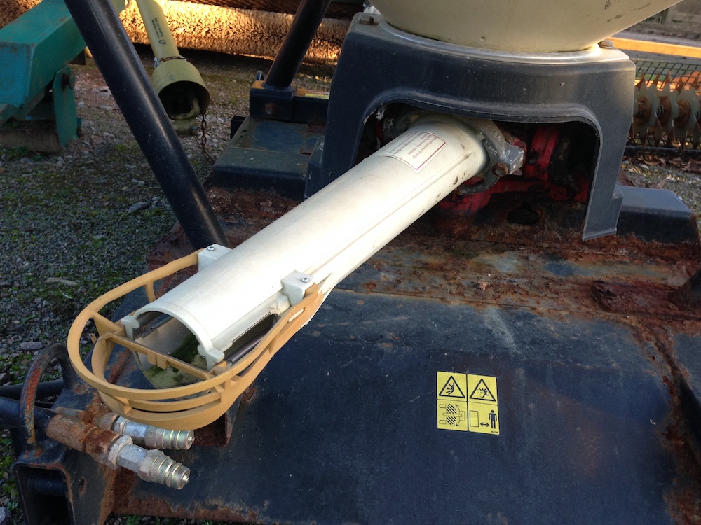 Oscillating disc spreader